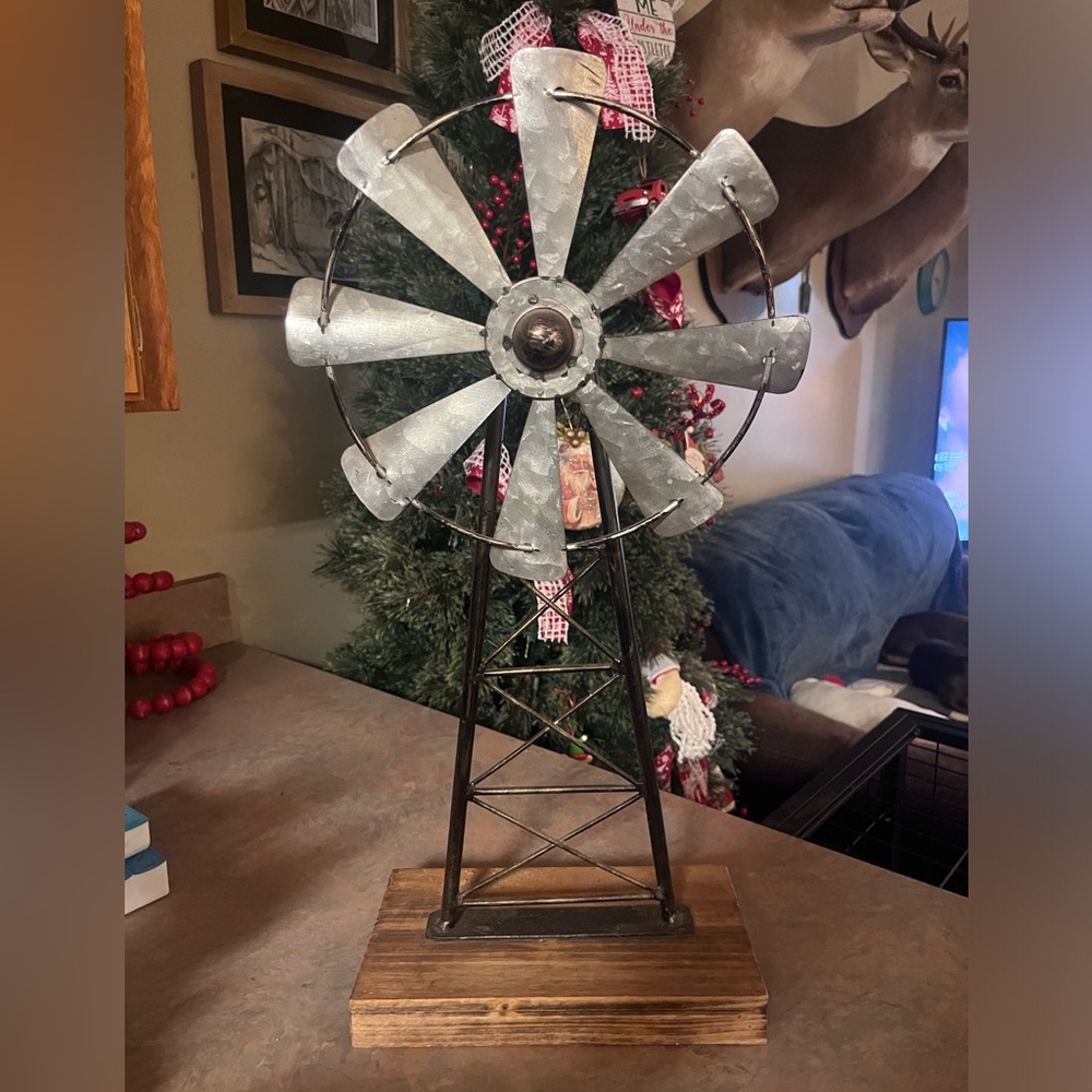 Rustic Windmill Table Decor